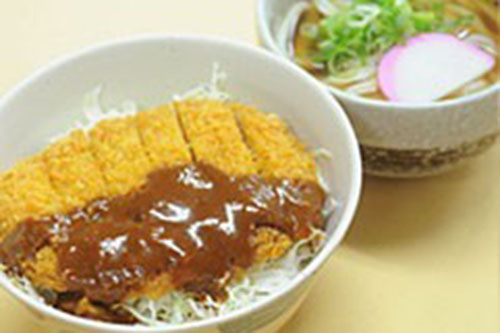 ▲みそかつ丼小うどんセット…930円(税込)
