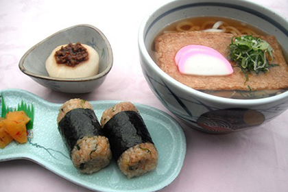 ▲きつねうどんセット 790円